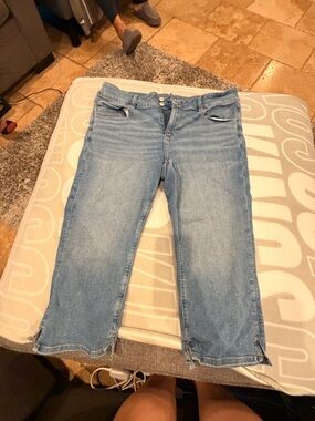 American Eagle Outfitters Light Blue Cropped Ankle Jeans